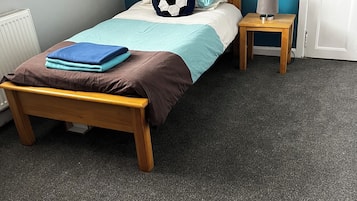 2 chambres, fer et planche à repasser, Wi-Fi, draps fournis