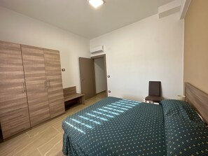 1 bedroom, iron/ironing board, travel crib, bed sheets - Elegant apartment with every comfort 1 km from the beach (Calabria)