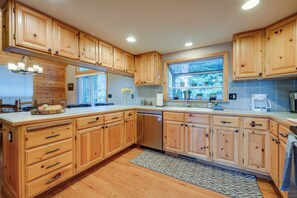 House (4 Bedrooms) | Interior - 4 Mi to Downhill Ski Resort! Spacious Family Haven (Truckee)