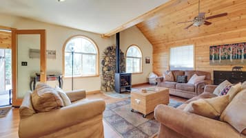 House (4 Bedrooms) | Front of property