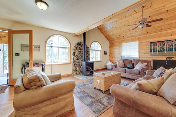 House (4 Bedrooms) | Front of property - 4 Mi to Downhill Ski Resort! Spacious Family Haven (Truckee)