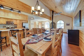 House (4 Bedrooms) | Interior - 4 Mi to Downhill Ski Resort! Spacious Family Haven (Truckee)