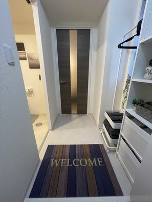 Premium bedding, down duvets, memory-foam beds, desk - Oak Stay Shimokitazawa (Tokyo)