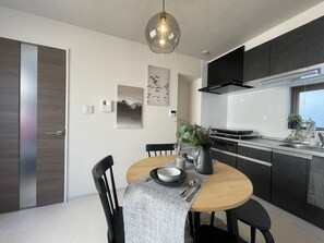 Premium bedding, down comforters, memory foam beds, desk - Oak Stay Shimokitazawa  (Tokyo)