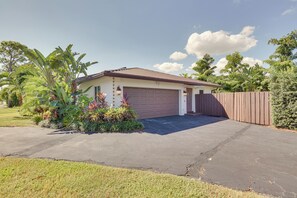 House (4 Bedrooms) | Interior - Canal-front Fort Lauderdale Oasis w/ Boat Dock! (Fort Lauderdale)