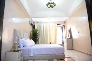 2 chambres, fer et planche à repasser, Wi-Fi, draps fournis