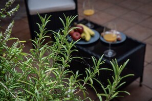 Alimentos y bebidas