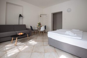 2 habitaciones, tabla de planchar con plancha, wifi y ropa de cama 