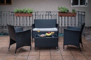 Terrace/patio - Four bed studio apartment in the first floor with bathroom and kitchen (Praha)