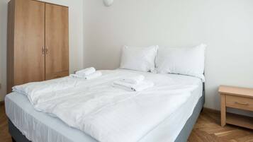 Bügeleisen/Bügelbrett, Internetzugang, Bettwäsche