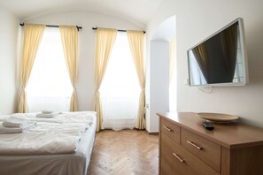 Iron/ironing board, Internet, bed sheets