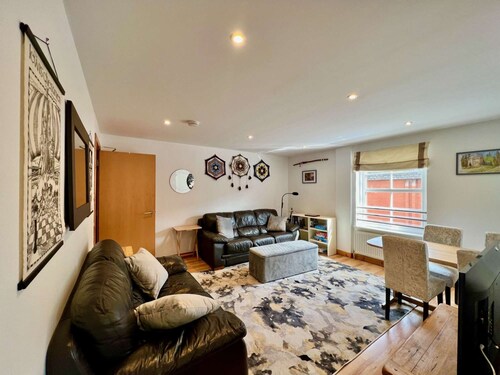 Inverness city centre! Quiet and spacious family-sized apartment w/lift