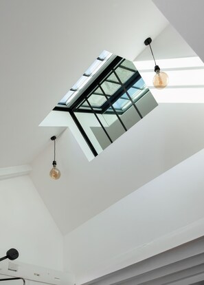 迷你吧、特色装修、笔记本电脑工作区、免费 WiFi