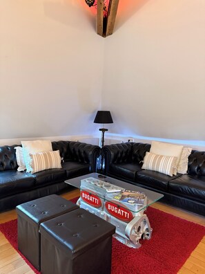 Deluxe-Suite | Minibar, individuell dekoriert, laptopgeeigneter Arbeitsplatz