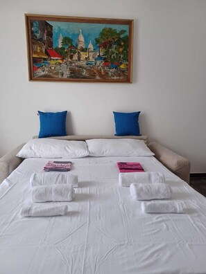 2 bedrooms, iron/ironing board, free WiFi, bed sheets - Apartment with terrace facing the sea (Cogoleto)