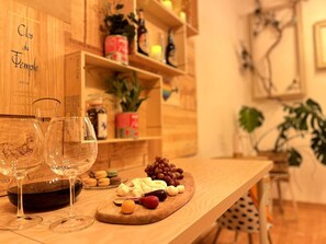 Dining - Sunny City View - Modern living
 (Karlovarský kraj)