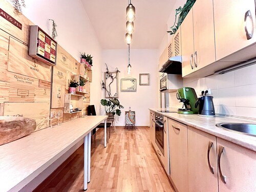 Sunny City View - Modern living
