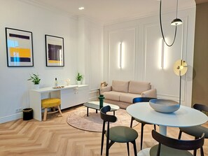 Colchones con efecto memoria y caja de seguridad en la habitación 