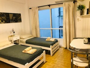 1 habitación, tabla de planchar con plancha, wifi y ropa de cama 