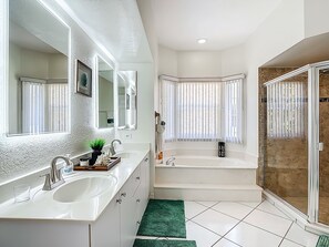 Shower, hair dryer, bidet, towels - Heated Saltwater Pool, Double Kayak, Bicycles, Gulf Access, Sleeps 11: Above All Things (Cape Coral)