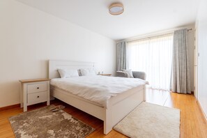 3 quartos, escrivaninha, ferros/tábuas de passar roupa, Wi-Fi