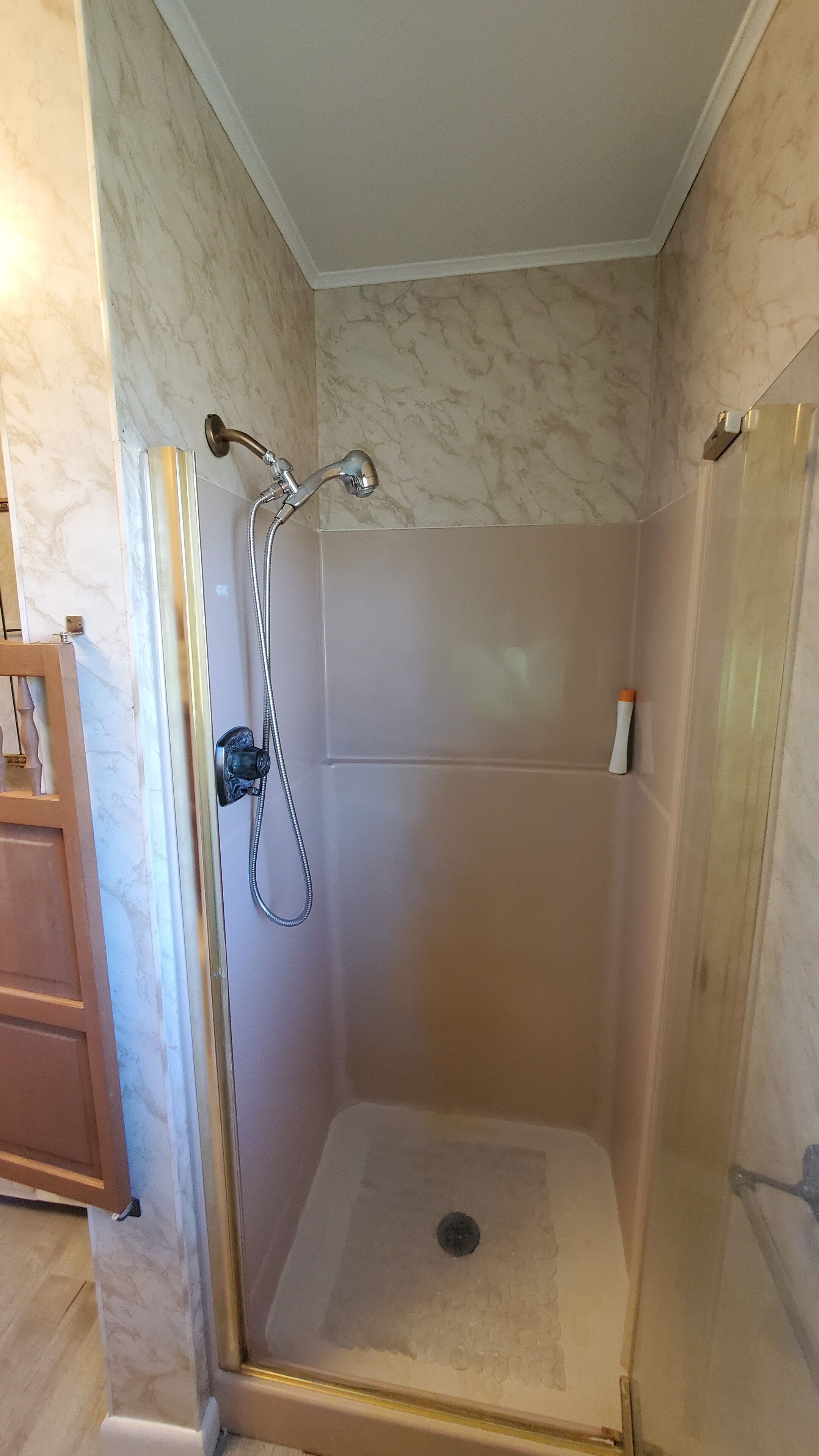 Asciugacapelli, asciugamani, sapone, shampoo