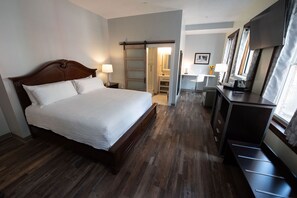 Standard Room, 1 King Bed | 1 bedroom, hypo-allergenic bedding, pillowtop beds, in-room safe