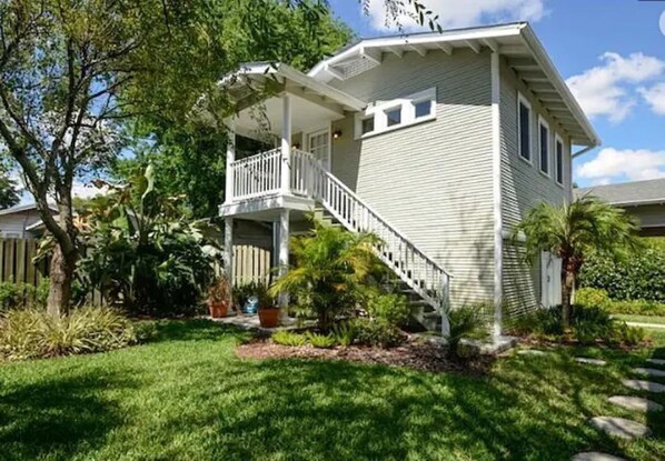 Exterior - Central to all Tampa has to offer - walk to restaurants! (Tampa)