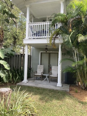 Terrace/patio - Central to all Tampa has to offer - walk to restaurants! (Tampa)