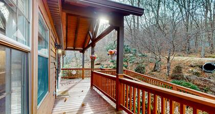 Comfortable home with gas fireplace, less than a mile to Sugar Mountain