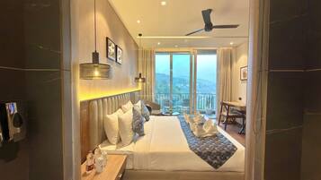Premium Room | Premium bedding, in-room safe, individually furnished, desk