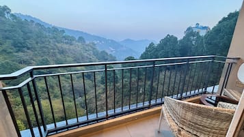 Premium Room | Premium bedding, in-room safe, individually furnished, desk