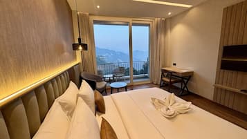 Premium Room | Premium bedding, in-room safe, individually furnished, desk