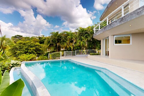 Modern villa with amazing views of ocean, infinity pool & beautiful garden