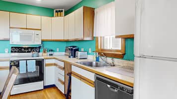 冰箱、微波炉、烤箱、炉灶