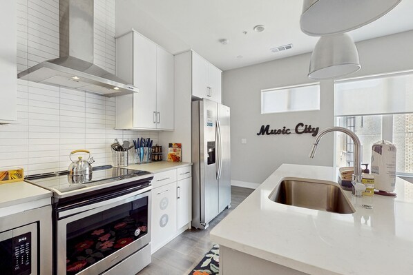 Fridge, microwave, oven, stovetop