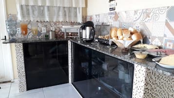 Free daily continental breakfast