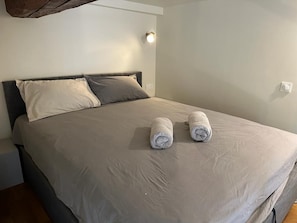 1 chambre, fer et planche à repasser, Wi-Fi, draps fournis