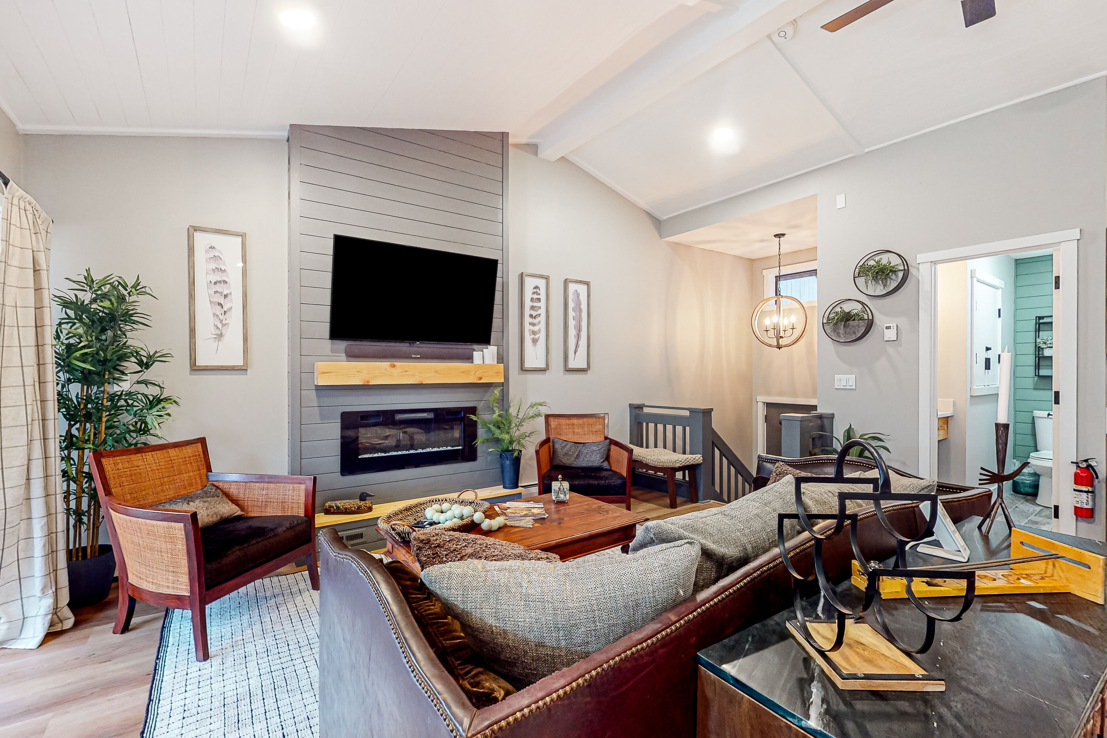 Updated condo near the river with fireplace & access to Quechee Club amenities