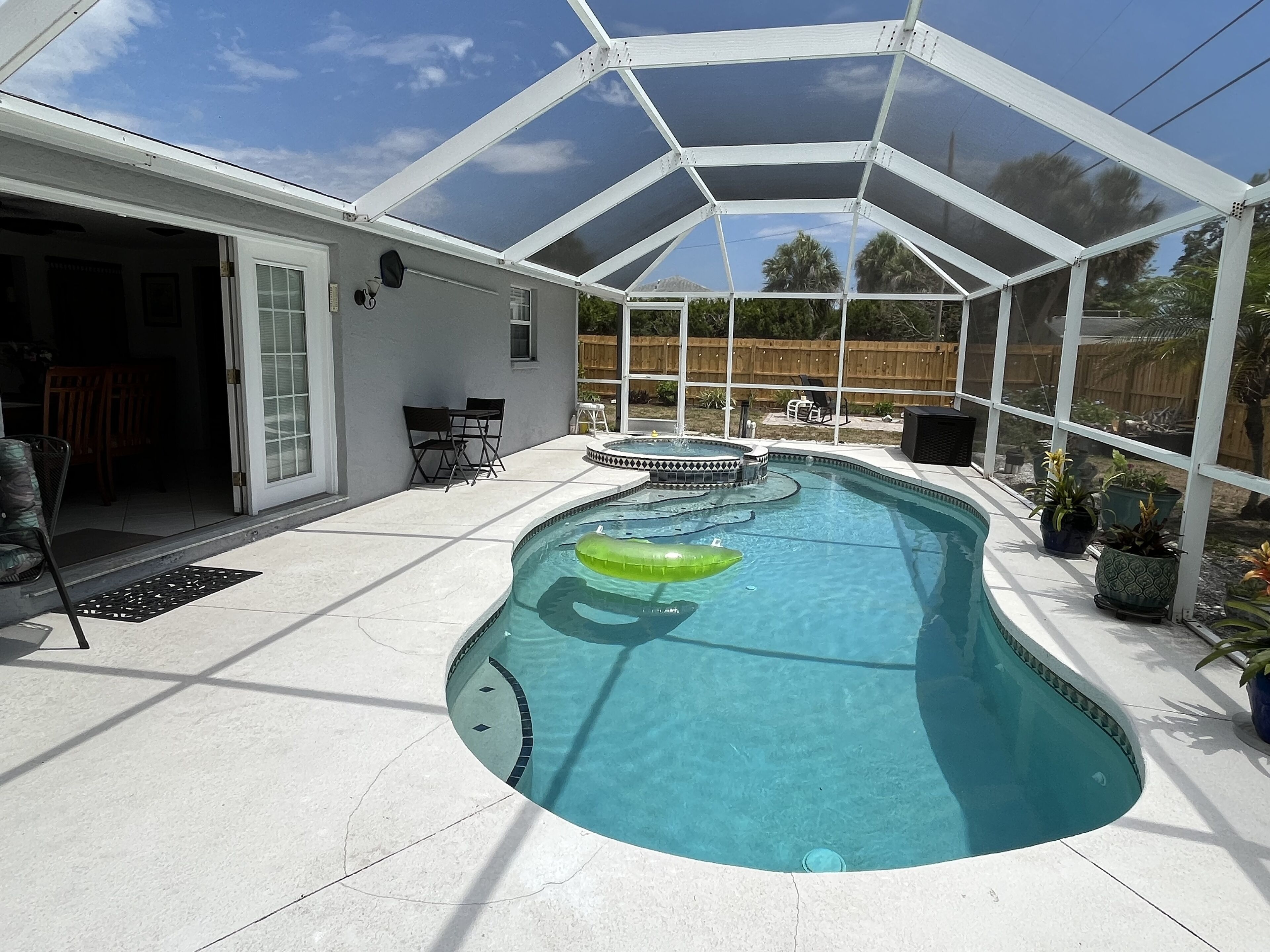 Poolside Paradise single family home minutes to 4 beaches and  downtown Venice