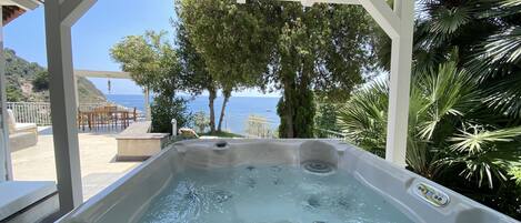 Bañera de hidromasaje privada