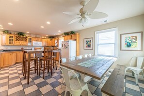 Dining - The Barnacle Barn - KDH MP 9.5, Ocean View, 145 Yds to Beach, Tiki Bar, Pool, Hot Tub, Pets OK (Kill Devil Hills)