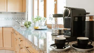 Kühlschrank, Ofen, Herdplatte, Geschirrspüler