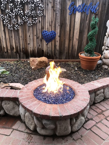 Sleeps 6 - 3 Bedroom - King - Queen - 2 Twins - Jacuzzi - Full Kitchen - Laundry