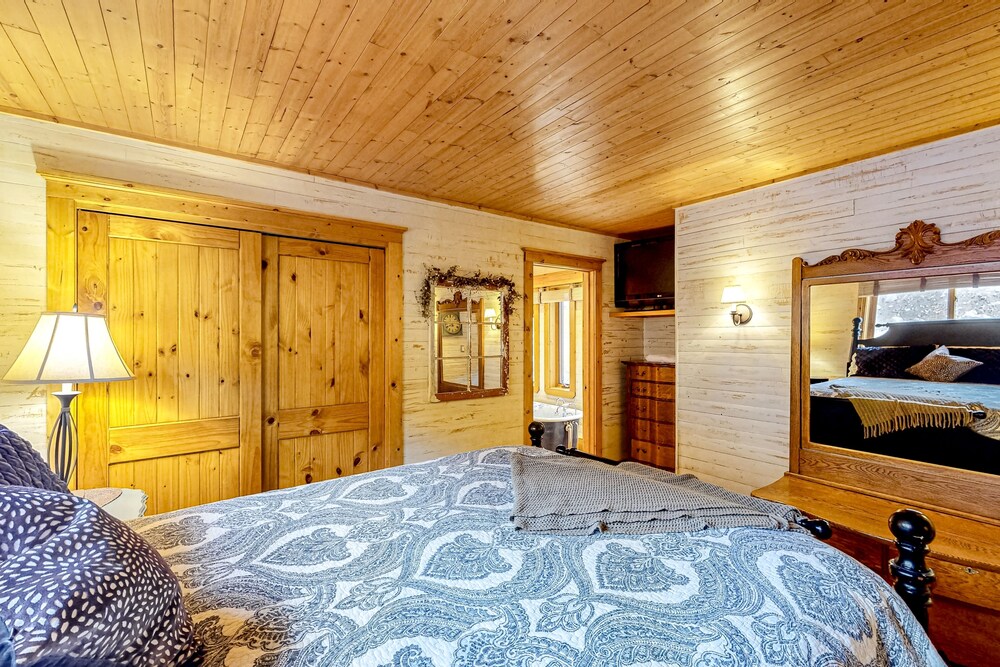 home with private hot tub, screened porch, grill, & wood stove