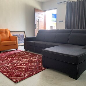 Premium Apartment | Living area | LCD TV - Old English Torf Apartment (Owerri)