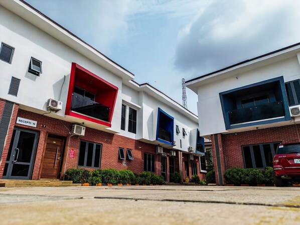 Fachada de la propiedad