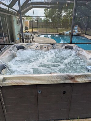Outdoor spa tub