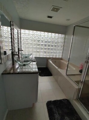 Doccia, articoli per l'igiene personale ecosostenibili, asciugacapelli