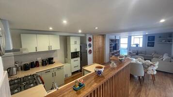 Apartment (SAYRI) | Living area | Flat-screen TV, toys